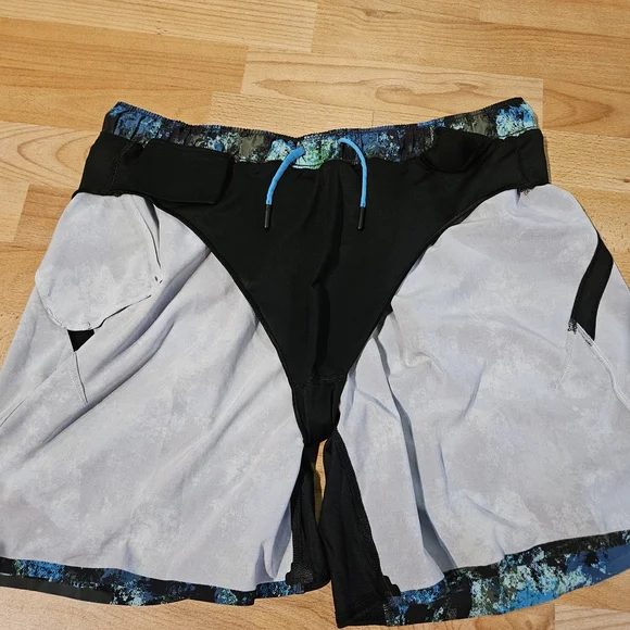 Multicolor Abstract Print Shorts - Picture 6 of 6